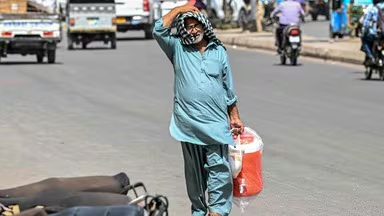 बिहार में भीषण गर्मी का कहर जारी, कई जिलों में पारा 43°C पार; 26 मई के बाद मिल सकती है राहत 1 image 7 KhabarX